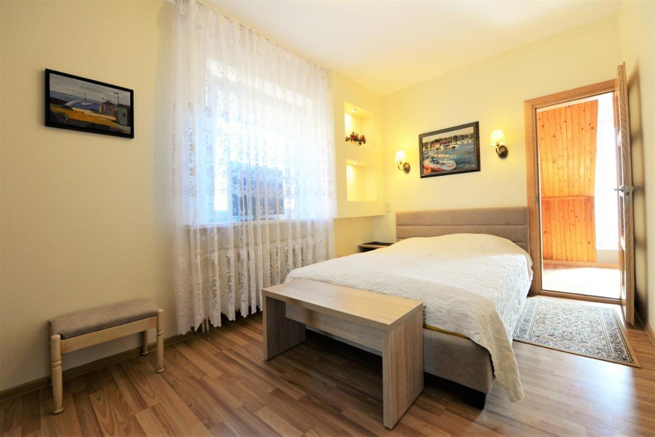 Nida Guesthouse At Loreta Exterior photo